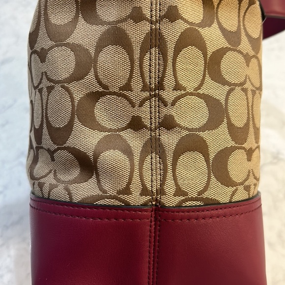 Coach adjustable strap bucket bag EUC! - Picture 10 of 17